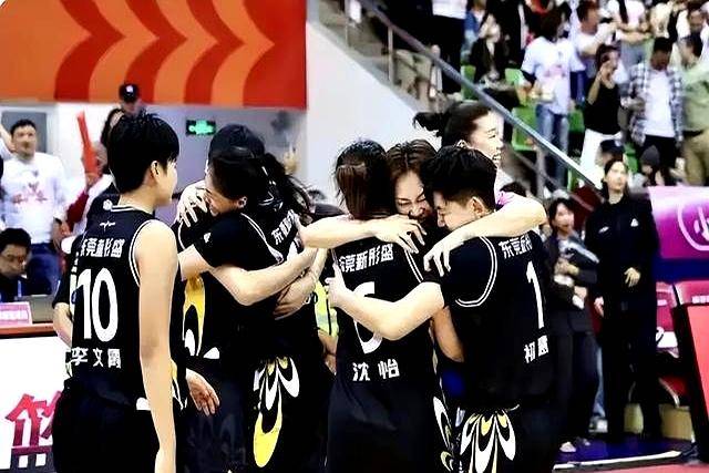aoa体育官网-包含夺冠之路！球队实力强大团结合作的词条